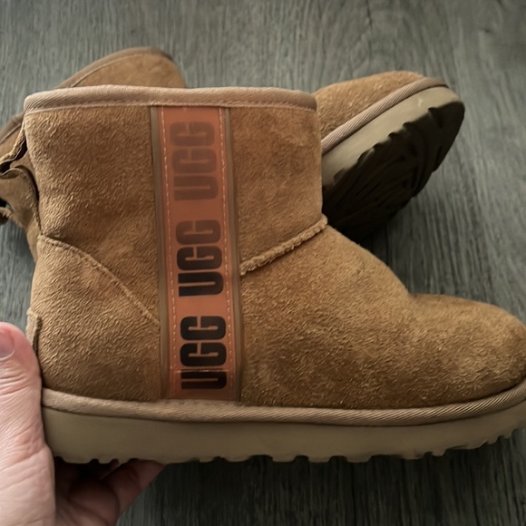 Uggs Womens - Picture 8 of 15